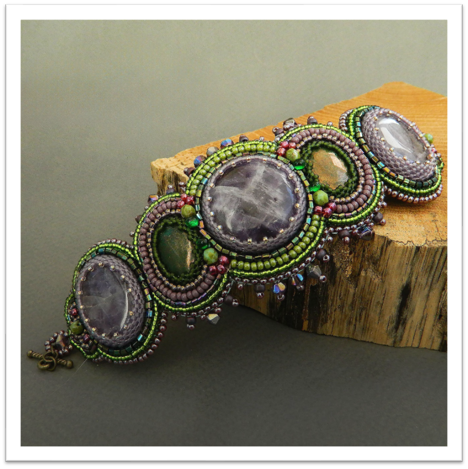 Bracelet with amethyst