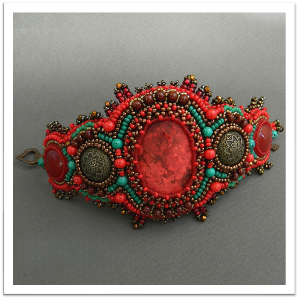 Bracelet with howlite and bronze