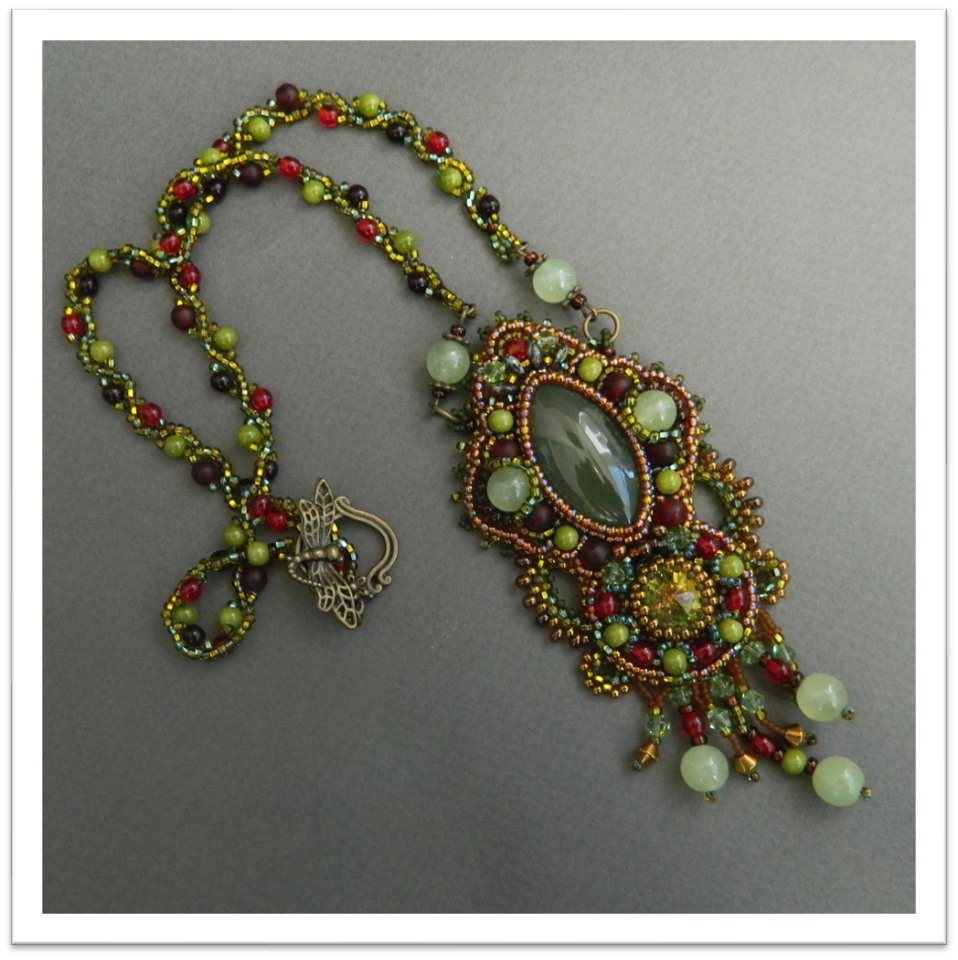 Pendant with agate and aventurine