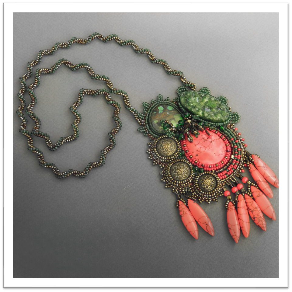 Pendant with howlite