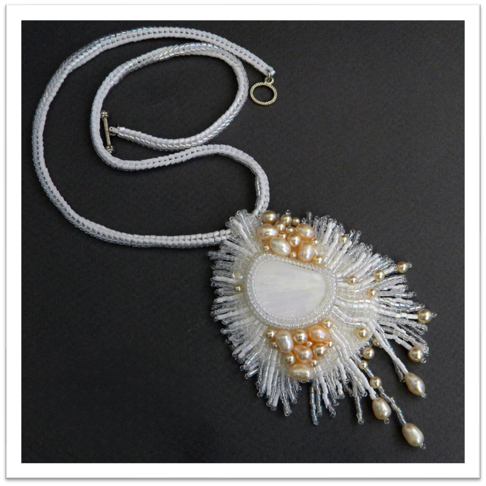 Pendant with selenite