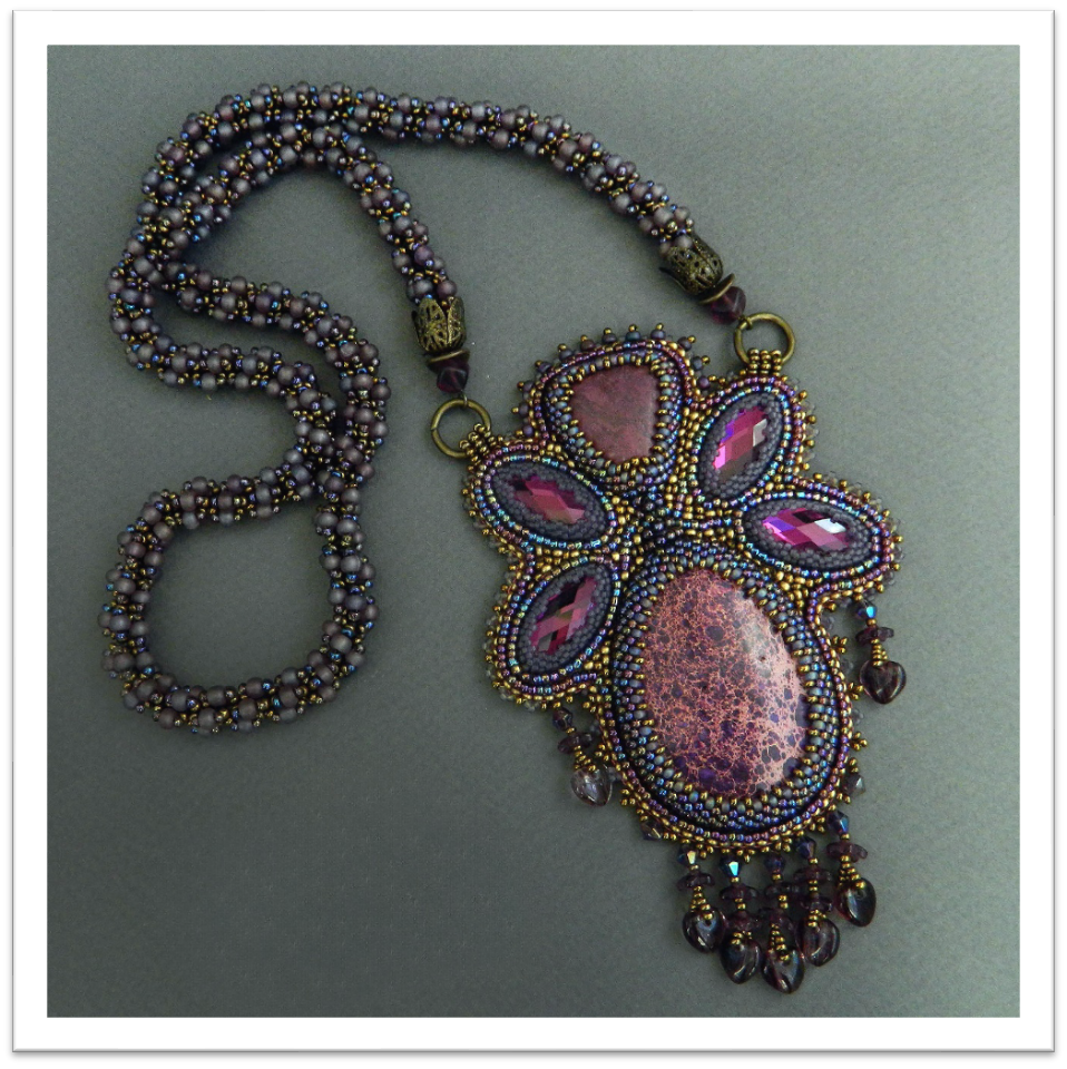 Pendant with variscite