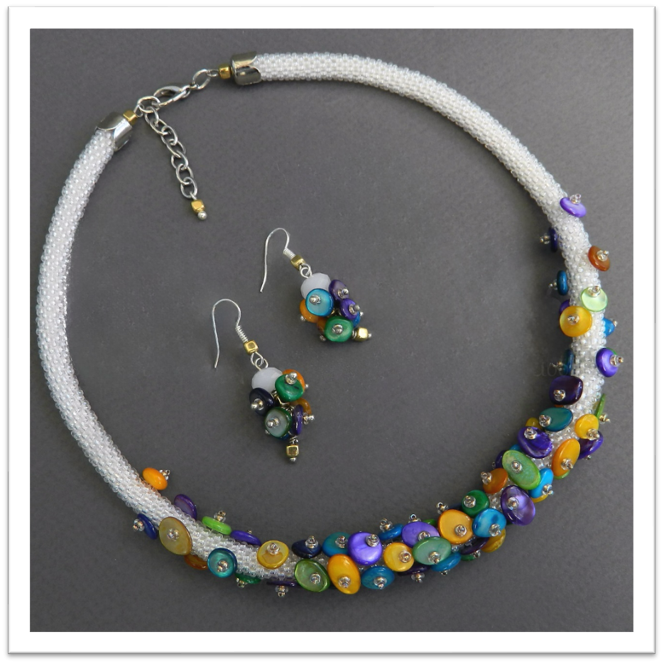 Rope necklace and earrings with mother-of-pearl